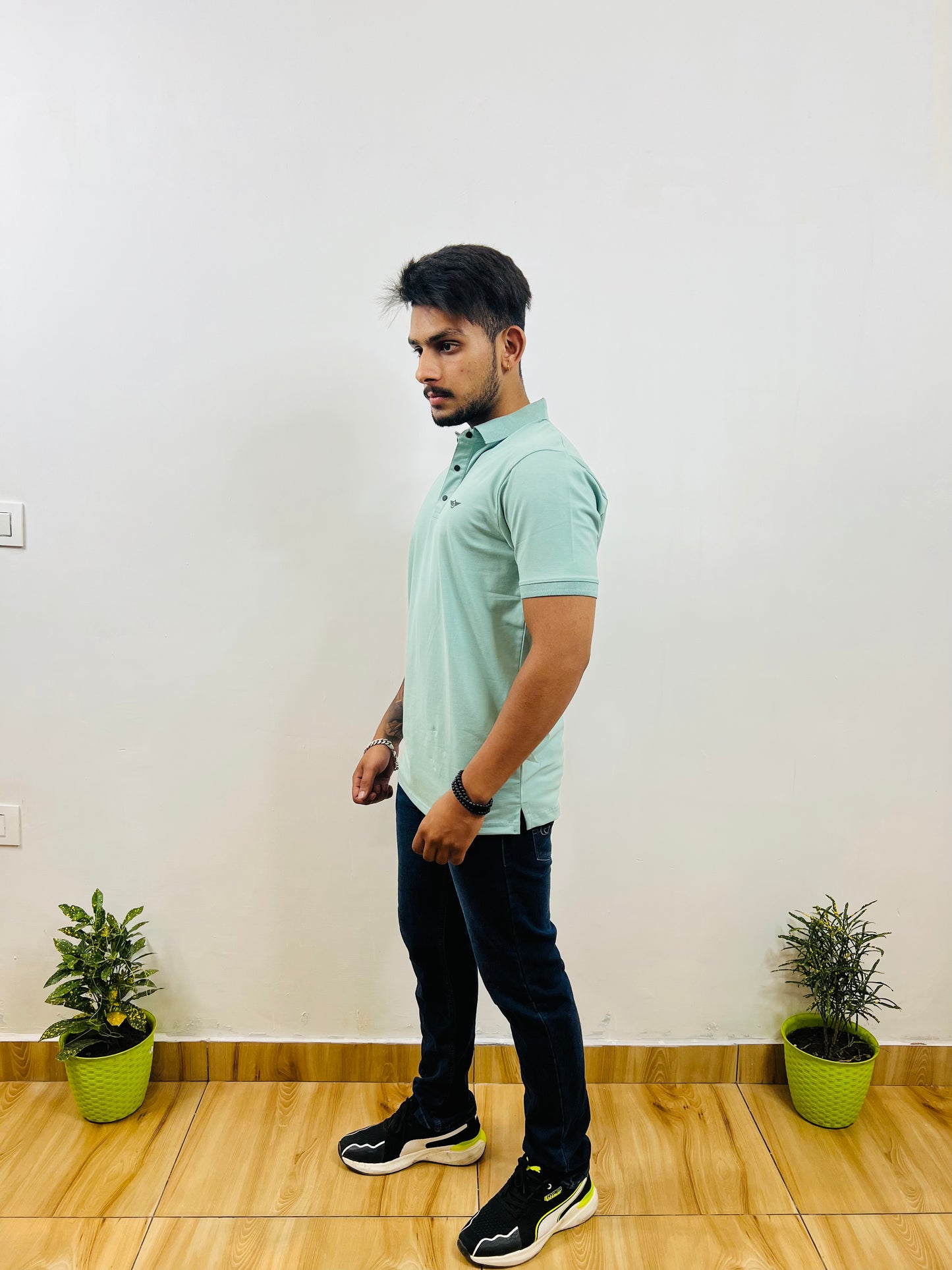 Pista Green Collar T-shirt (2001D) - CIVIES